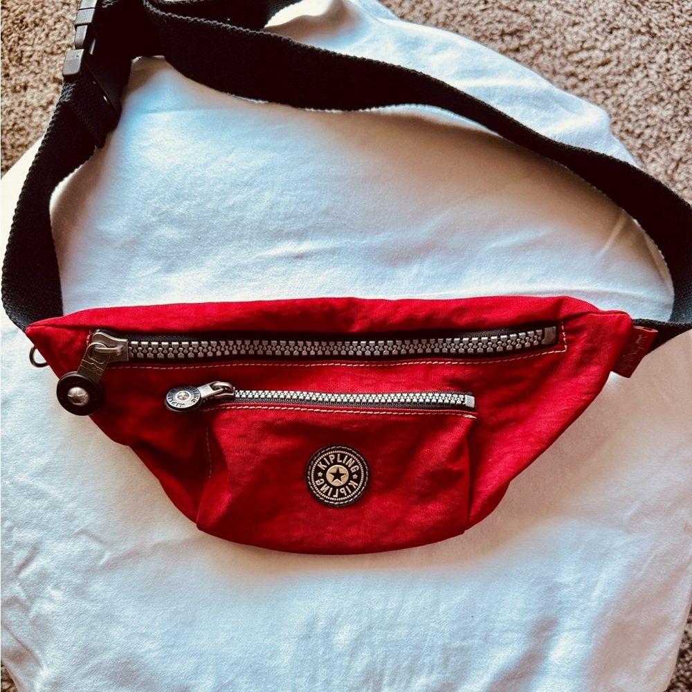 Kipling waist bag. Deep red color in excellent condition 2 zip pouch’s